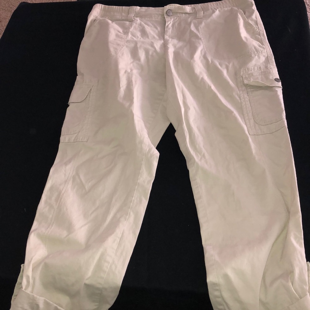 Tan capris